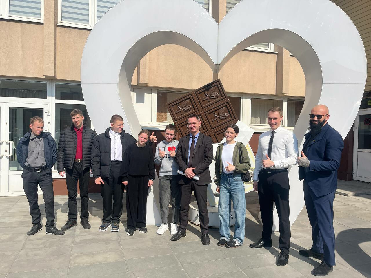 Автонова и 1CLUB превратили обычную пятницу в незабываемый праздник для воспитанников Бабичской специальной школы-интерната